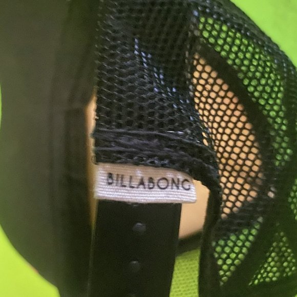 BILLABONG FLORAL and NET - Picture 3 of 6